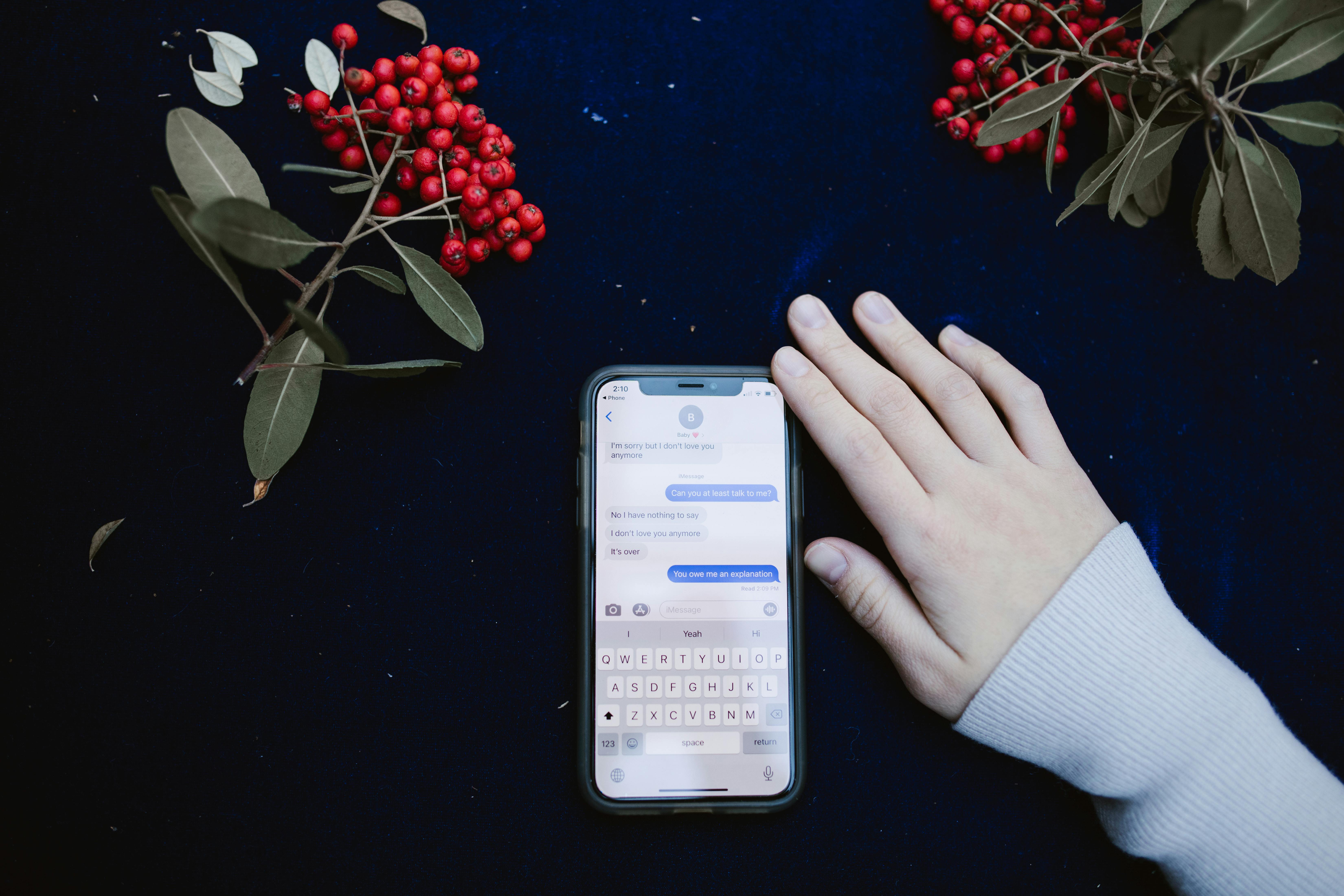  The Psychology Behind Chatting with Strangers Online: Why We Love Random Conversations Image